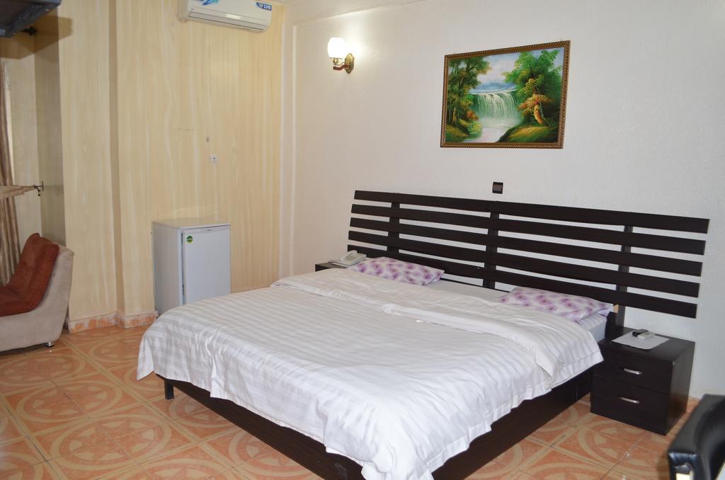 Ouaga Beach Hotel 瓦加杜古 外观 照片